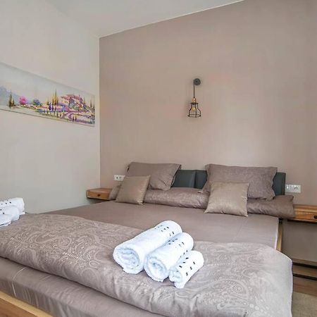 סופיה Elegant & Stylish 2 Bedroom Top Central Apartment מראה חיצוני תמונה