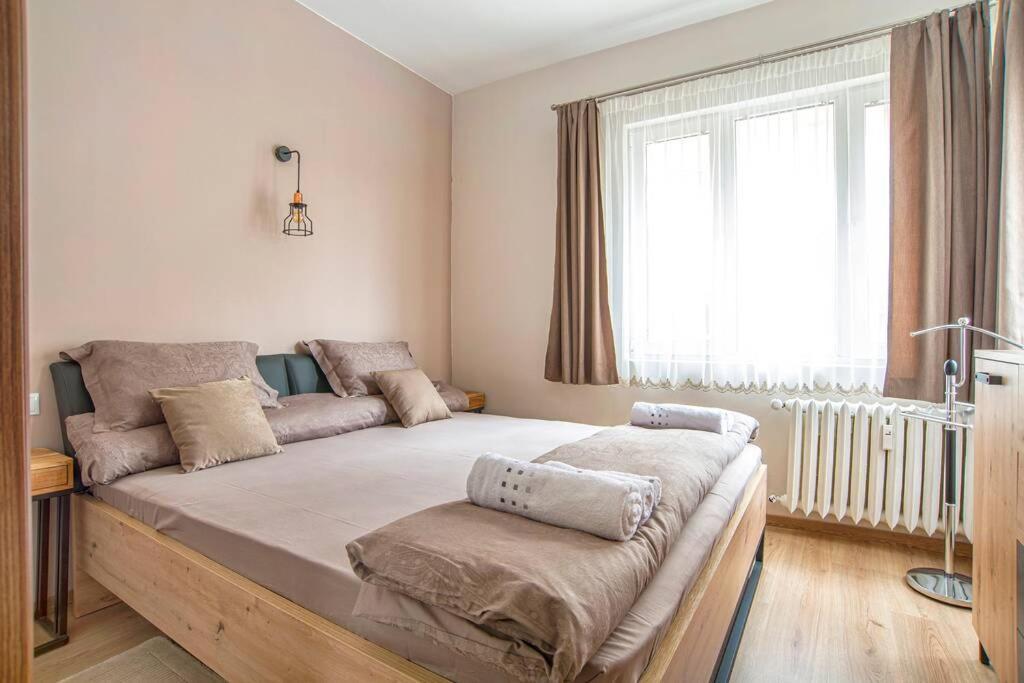 סופיה Elegant & Stylish 2 Bedroom Top Central Apartment מראה חיצוני תמונה