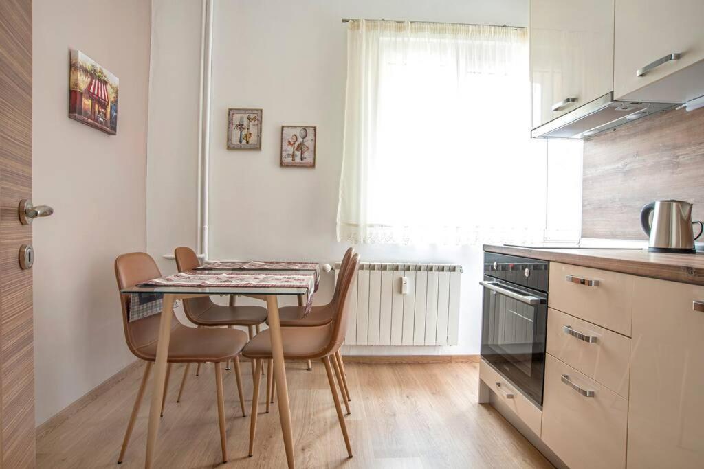סופיה Elegant & Stylish 2 Bedroom Top Central Apartment מראה חיצוני תמונה