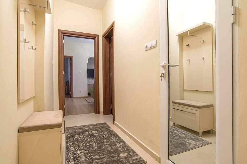 סופיה Elegant & Stylish 2 Bedroom Top Central Apartment מראה חיצוני תמונה